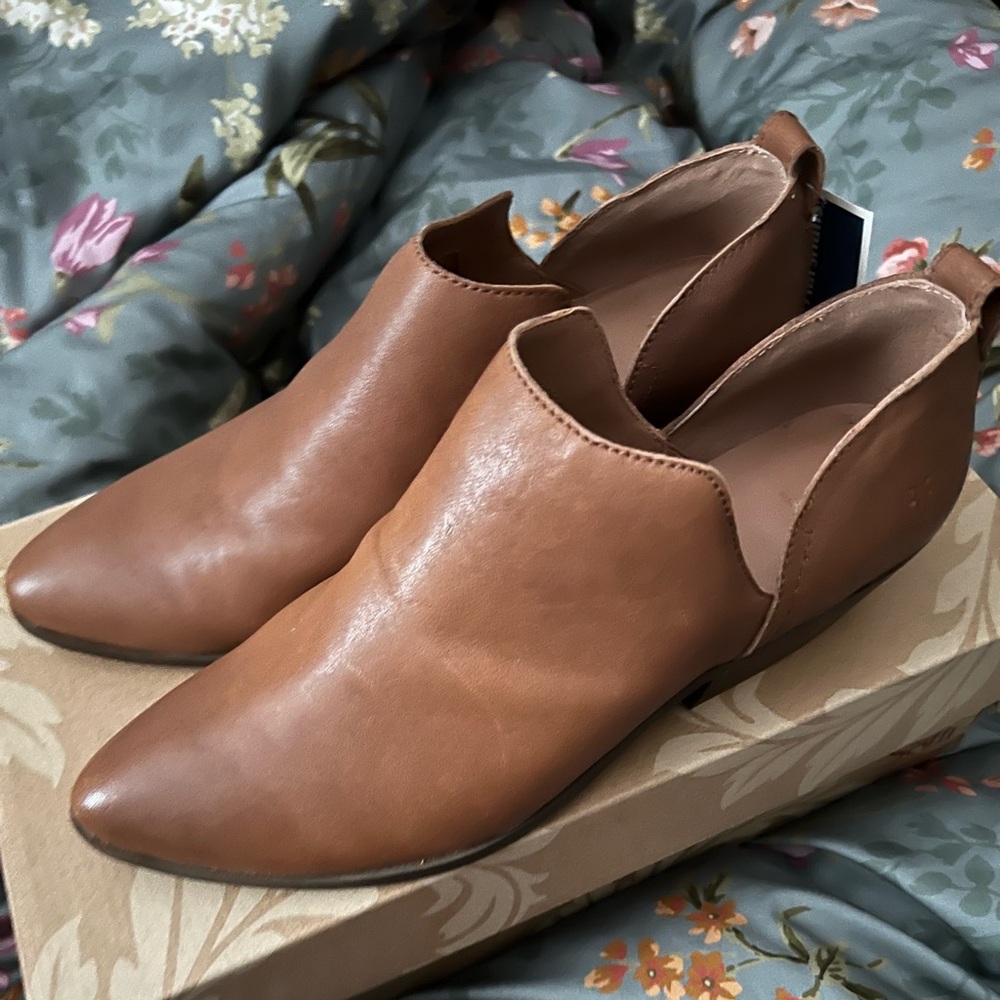 Frye Rowen Cognac Brown Ankle Booties — Sleek Slip-On Women’s Booties in Size 9